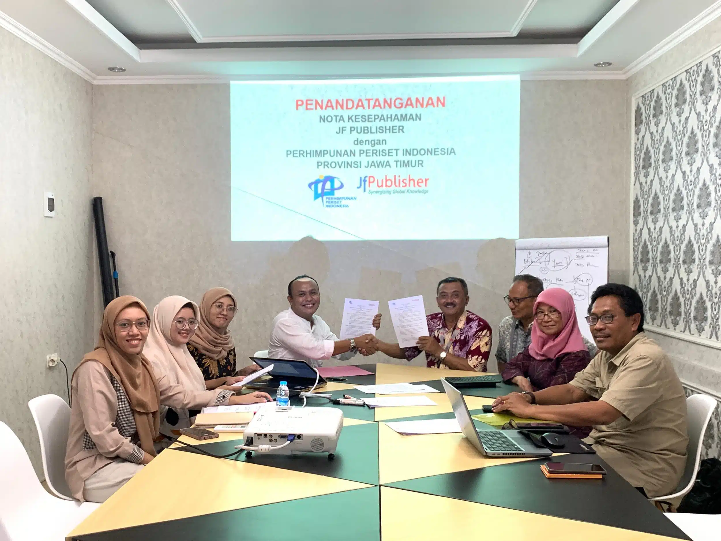 Workshop dan pelatihan publikasi artikel ilmiah